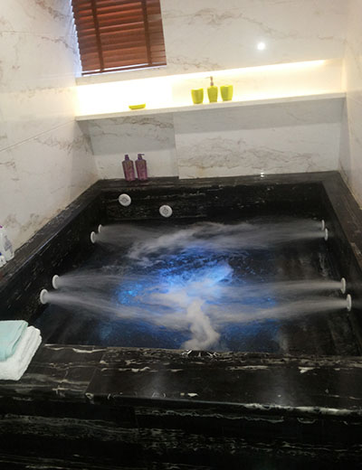 衡陽(yáng)水岸新城別墅SPA池